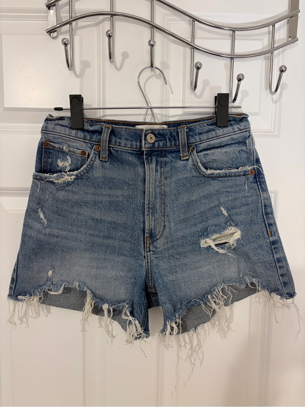 Abercrombie & Fitch High Rise 4” Distressed Medium Blue Denim Cutoff Shorts 28/6